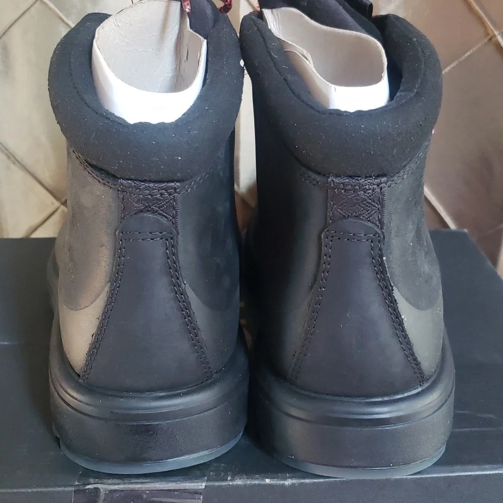 NWT- UGG ‘Biltmore’ Waterproof Leather Hiking Boot